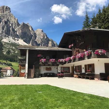 Garni La Vara Corvara In Badia Eksteriør billede