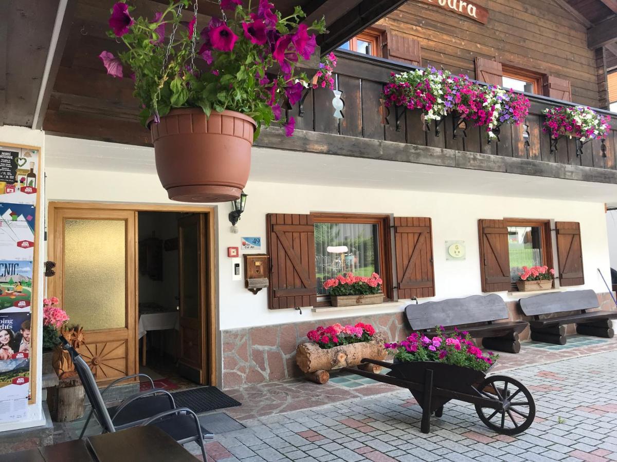 Garni La Vara Corvara In Badia Eksteriør billede