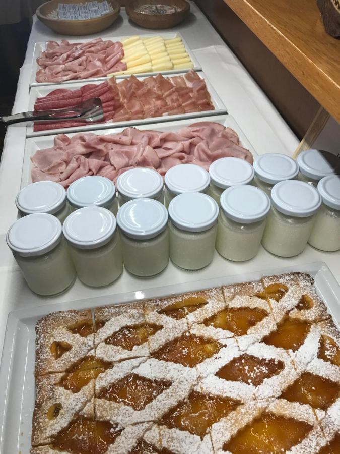 Garni La Vara Corvara In Badia Eksteriør billede