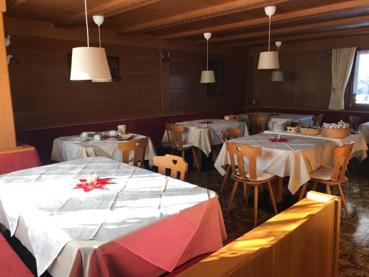 Garni La Vara Corvara In Badia Eksteriør billede
